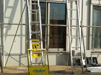 太陽電池モジュール荷揚げ